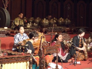 Darmasiswa students’ Performance at Pendhapa ISI Surakarta