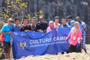 Mahasiswa Internasional Menikmati Alam Gunung Kidul