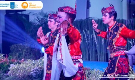Global Harmony in Tradition: Darmasiswa Students of ITS Surabaya Showcase Traditional Remo Dance at Anniversary Celebration